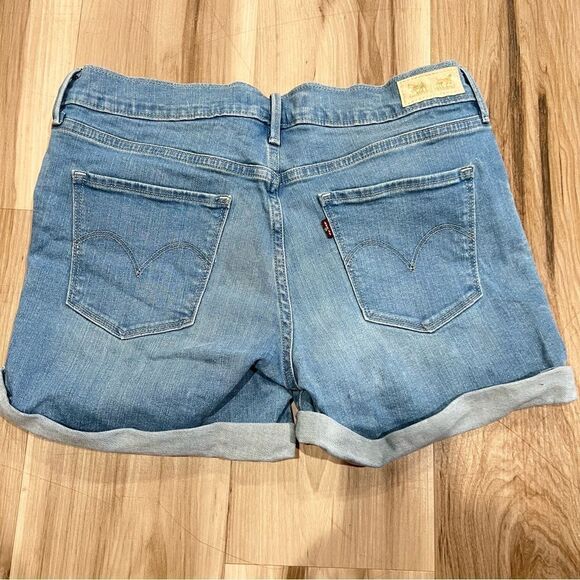 Levi’s Cuffed Hem Light Wash Shorts Women’s 29 - Picture 2 of 4